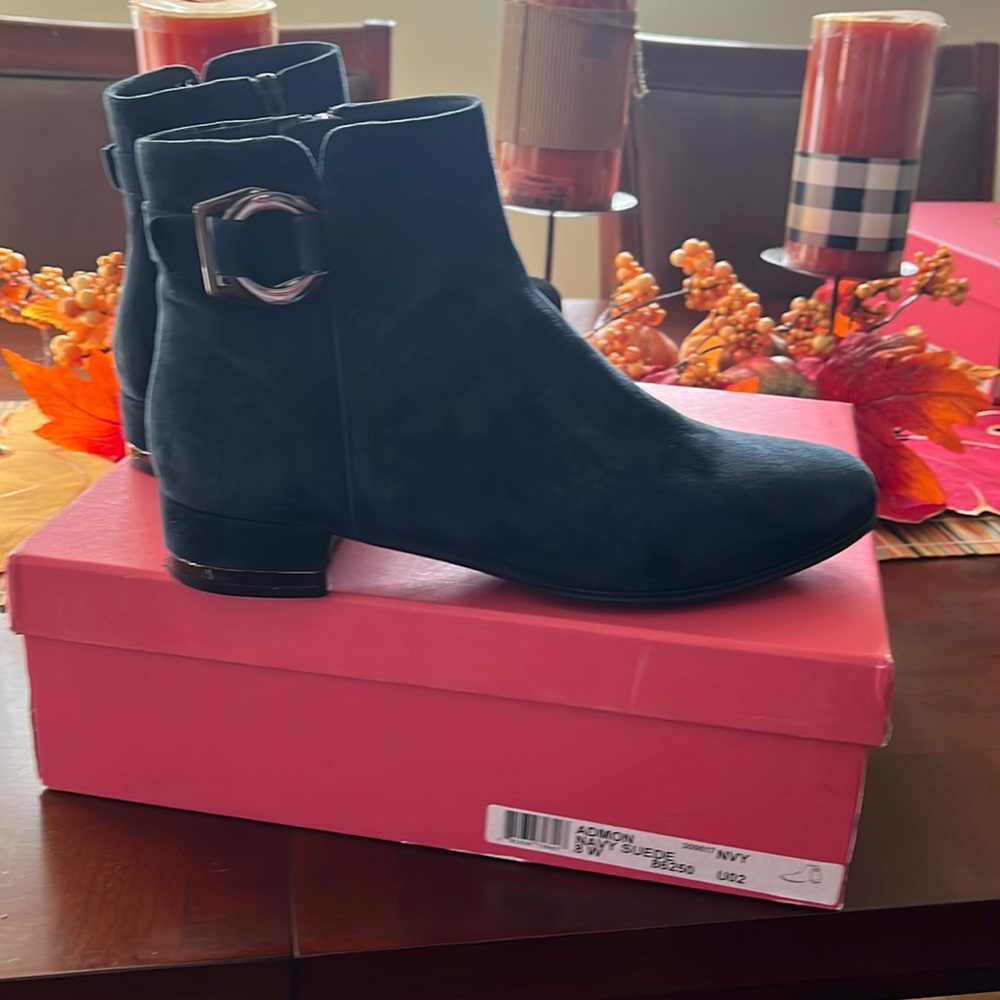 Vaneli Navy blue suede 8 wide ankle bootie.